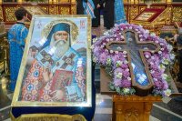 36-В праздник Феодоровской иконы Божией Матери архиепископ Усть-Каменогорский и Семипалатинский Амфилохий сослужил митрополиту Александру за Литургией в главном храме Алма-Аты