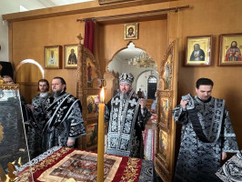 Архиепископ Амфилохий совершил Божественную Литургию Преждеосвященных Даров в Троицком храме Свято-Троицкого мужского монастыря 