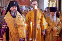 8-Архиепископ Усть-Каменогорский и Семипалатинский Амфилохий сослужил митрополиту Томскому и Асиновскому Ростиславу за торжественным Всенощным бдением по случаю года 100-летия преставления святителя Макария в Богоявленском соборе города Томска