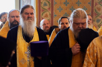 9-Архиепископ Усть-Каменогорский и Семипалатинский Амфилохий сослужил митрополиту Томскому и Асиновскому Ростиславу за торжественным Всенощным бдением по случаю года 100-летия преставления святителя Макария в Богоявленском соборе города Томска