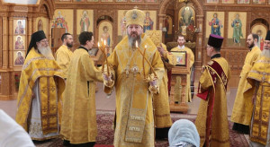 Архиепископ Амфилохий возглавил служение Божественной Литургии в Андреевском кафедральном соборе города Усть-Каменогорска 