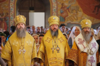 10-Семь архиереев Русской Православной Церкви совершили Литургию в Томске в честь празднования года 100-летия блаженной кончины святителя Макария (Невского)