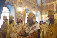 18-Семь архиереев Русской Православной Церкви совершили Литургию в Томске в честь празднования года 100-летия блаженной кончины святителя Макария (Невского)