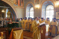 23-Семь архиереев Русской Православной Церкви совершили Литургию в Томске в честь празднования года 100-летия блаженной кончины святителя Макария (Невского)