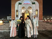 1-В святую ночь Рождества Христова  православные христиане Усть-Каменогорска  посетили праздничное богослужение  в Андреевском кафедральном соборе
