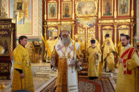 2-Архиепископ Усть-Каменогорский и Семипалатинский Амфилохий сослужил митрополиту Томскому и Асиновскому Ростиславу за Божественной Литургией в Петропавловском соборе г.Томска