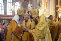 3-Архиепископ Усть-Каменогорский и Семипалатинский Амфилохий сослужил митрополиту Томскому и Асиновскому Ростиславу за Божественной Литургией в Петропавловском соборе г.Томска