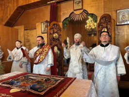 В день Собора Пресвятой Богородицы архиепископ Амфилохий совершил Божественную Литургию в храме в честь Покрова Божией Матери города Усть-Каменогорска