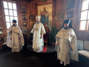 19-В день Собора Пресвятой Богородицы архиепископ Амфилохий совершил Божественную Литургию в храме в честь Покрова Божией Матери города Усть-Каменогорска