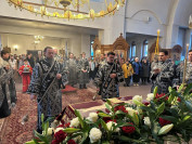 5-Утреня с чином погребения Плащаницы Господа нашего Иисуса Христа в главном храме епархии
