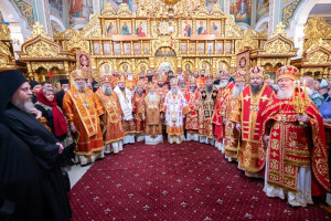 Архиепископ Усть-Каменогорский и Семипалатинский Амфилохий принял участие в духовных торжествах по случаю 80-летия возвращения Никольского собора Алма-Аты Православной Церкви