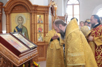 38-В день памяти апостолов Петра и Павла архиепископ Амфилохий возглавил служение Божественной Литургии в Андреевском кафедральном соборе города Усть-Каменогорска 