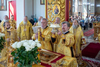 46-В день памяти благоверного князя Александра Невского и преподобного Александра Свирского архиепископ Усть-Каменогорский и Семипалатинский Амфилохий сослужил митрополиту Александру за Литургией в Александро-Невском соборе Алма-Аты