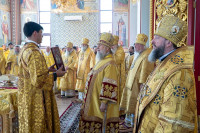 47-В день памяти благоверного князя Александра Невского и преподобного Александра Свирского архиепископ Усть-Каменогорский и Семипалатинский Амфилохий сослужил митрополиту Александру за Литургией в Александро-Невском соборе Алма-Аты