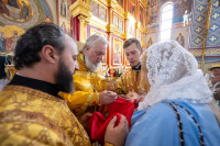 53-В день памяти благоверного князя Александра Невского и преподобного Александра Свирского архиепископ Усть-Каменогорский и Семипалатинский Амфилохий сослужил митрополиту Александру за Литургией в Александро-Невском соборе Алма-Аты