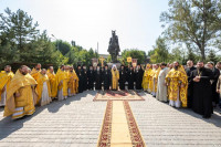 66-В день памяти благоверного князя Александра Невского и преподобного Александра Свирского архиепископ Усть-Каменогорский и Семипалатинский Амфилохий сослужил митрополиту Александру за Литургией в Александро-Невском соборе Алма-Аты