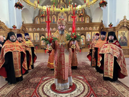 Пасхальная великая вечерня в главном храме Восточного Казахстана