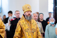 23-В воскресный день архиепископ Усть-Каменогорский и Семипалатинский Амфилохий сослужил митрополиту Александру за Литургией в храме Христа Спасителя города Алма-Аты