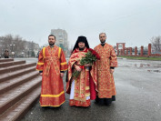 1-Благодатный огонь встретили православные христиане Восточного Казахстана