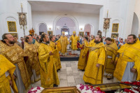 7-В первое воскресенье Успенского поста архиепископ Усть-Каменогорский и Семипалатинский Амфилохий сослужил митрополиту Александру за Божественной Литургией в Благовещенском кафедральном соборе Павлодара