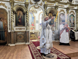 Архиепископ Амфилохий возглавил Божественную Литургию в навечерие Крещения Господня в Воскресенском кафедральном соборе города Семипалатинска 