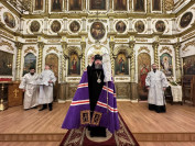 5-Архиепископ Амфилохий возглавил Божественную Литургию в навечерие Крещения Господня в Воскресенском кафедральном соборе города Семипалатинска 