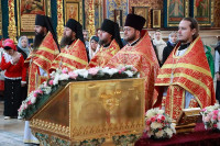 9-В завершение Светлой седмицы управляющий Усть-Каменогорской и Семипалатинской епархии сослужил митрополиту Александру за Литургией в Успенском соборе Астаны