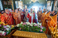 6-В праздник великомученицы Ирины и преподобного Иакова Железноборовского архиепископ Усть-Каменогорский и Семипалатинский Амфилохий сослужил митрополиту Александру за Литургией в Богородице-Рождественском храме микрорайона Акжар