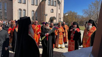2-Участники празднования дня памяти преподобного Севастиана в Караганде возложили цветы к памятнику святому старцу 