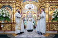 10-В канун праздника Вознесения Господня Управляющий Усть-Каменогорской и Семипалатинской епархии сослужил Главе Митрополичьего округа за Всенощным бдением в Вознесенском соборе Алма-Аты