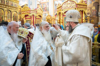 14-В канун праздника Вознесения Господня Управляющий Усть-Каменогорской и Семипалатинской епархии сослужил Главе Митрополичьего округа за Всенощным бдением в Вознесенском соборе Алма-Аты