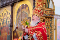 19-Отдание праздника святой Пасхи. Архиепископ Усть-Каменогорский и Семипалатинский Амфилохий сослужил митрополиту Александру за Литургией в Христорождественском соборе Алма-Аты