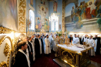 5-В канун дня памяти святителя Николая Чудотворца архиепископ Усть-Каменогорский и Семипалатинский Амфилохий сослужил митрополиту Александру за Всенощным бдением в Никольском соборе Алма-Аты