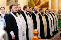 8-В канун дня памяти святителя Николая Чудотворца архиепископ Усть-Каменогорский и Семипалатинский Амфилохий сослужил митрополиту Александру за Всенощным бдением в Никольском соборе Алма-Аты