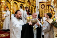 12-В канун дня памяти святителя Николая Чудотворца архиепископ Усть-Каменогорский и Семипалатинский Амфилохий сослужил митрополиту Александру за Всенощным бдением в Никольском соборе Алма-Аты