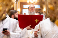 15-В канун дня памяти святителя Николая Чудотворца архиепископ Усть-Каменогорский и Семипалатинский Амфилохий сослужил митрополиту Александру за Всенощным бдением в Никольском соборе Алма-Аты
