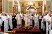 20-В канун дня памяти святителя Николая Чудотворца архиепископ Усть-Каменогорский и Семипалатинский Амфилохий сослужил митрополиту Александру за Всенощным бдением в Никольском соборе Алма-Аты