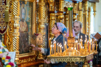 2-В праздник святителя Николая, архиепископа Мирликийского, управляющий Усть-Каменогорской и Семипалатинской епархии сослужил митрополиту Александру за Литургией в Никольском соборе Алма-Аты