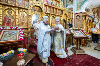 3-В праздник святителя Николая, архиепископа Мирликийского, управляющий Усть-Каменогорской и Семипалатинской епархии сослужил митрополиту Александру за Литургией в Никольском соборе Алма-Аты