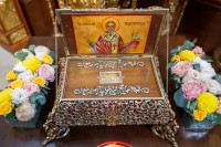 4-В праздник святителя Николая, архиепископа Мирликийского, управляющий Усть-Каменогорской и Семипалатинской епархии сослужил митрополиту Александру за Литургией в Никольском соборе Алма-Аты