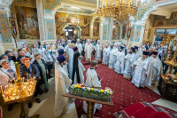 9-В праздник святителя Николая, архиепископа Мирликийского, управляющий Усть-Каменогорской и Семипалатинской епархии сослужил митрополиту Александру за Литургией в Никольском соборе Алма-Аты