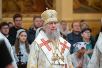 10-В праздник святителя Николая, архиепископа Мирликийского, управляющий Усть-Каменогорской и Семипалатинской епархии сослужил митрополиту Александру за Литургией в Никольском соборе Алма-Аты