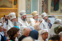 13-В праздник святителя Николая, архиепископа Мирликийского, управляющий Усть-Каменогорской и Семипалатинской епархии сослужил митрополиту Александру за Литургией в Никольском соборе Алма-Аты