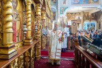 16-В праздник святителя Николая, архиепископа Мирликийского, управляющий Усть-Каменогорской и Семипалатинской епархии сослужил митрополиту Александру за Литургией в Никольском соборе Алма-Аты