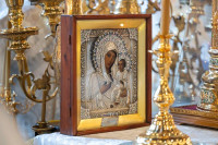 17-В праздник святителя Николая, архиепископа Мирликийского, управляющий Усть-Каменогорской и Семипалатинской епархии сослужил митрополиту Александру за Литургией в Никольском соборе Алма-Аты