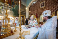 19-В праздник святителя Николая, архиепископа Мирликийского, управляющий Усть-Каменогорской и Семипалатинской епархии сослужил митрополиту Александру за Литургией в Никольском соборе Алма-Аты
