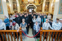20-В праздник святителя Николая, архиепископа Мирликийского, управляющий Усть-Каменогорской и Семипалатинской епархии сослужил митрополиту Александру за Литургией в Никольском соборе Алма-Аты