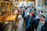 21-В праздник святителя Николая, архиепископа Мирликийского, управляющий Усть-Каменогорской и Семипалатинской епархии сослужил митрополиту Александру за Литургией в Никольском соборе Алма-Аты