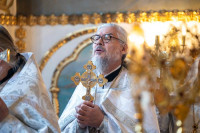 30-В праздник святителя Николая, архиепископа Мирликийского, управляющий Усть-Каменогорской и Семипалатинской епархии сослужил митрополиту Александру за Литургией в Никольском соборе Алма-Аты
