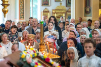35-В праздник святителя Николая, архиепископа Мирликийского, управляющий Усть-Каменогорской и Семипалатинской епархии сослужил митрополиту Александру за Литургией в Никольском соборе Алма-Аты